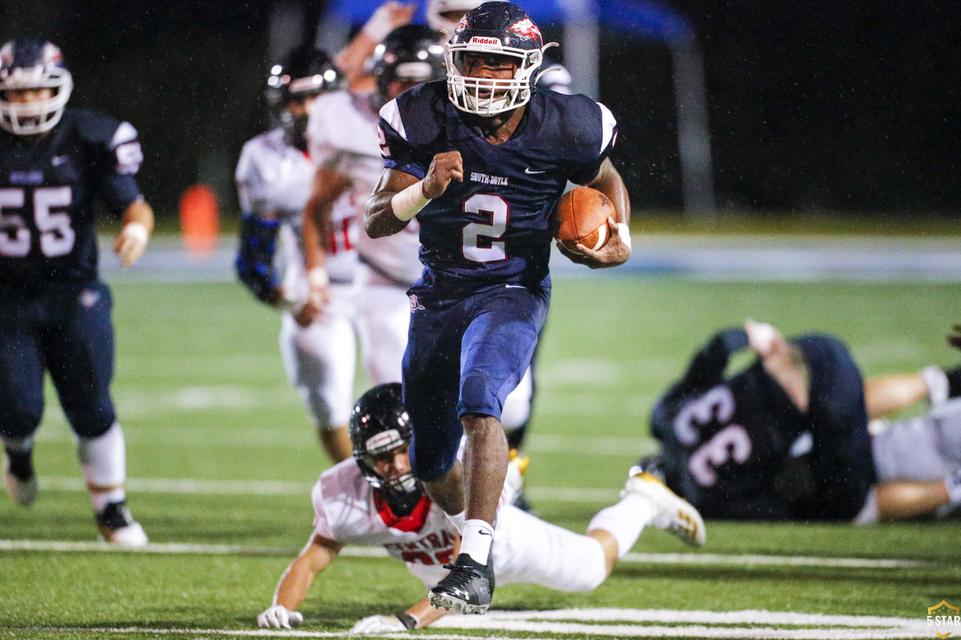 Elijah Young shines in QB debut; South-Doyle claims Region 2-5A with 38 ...