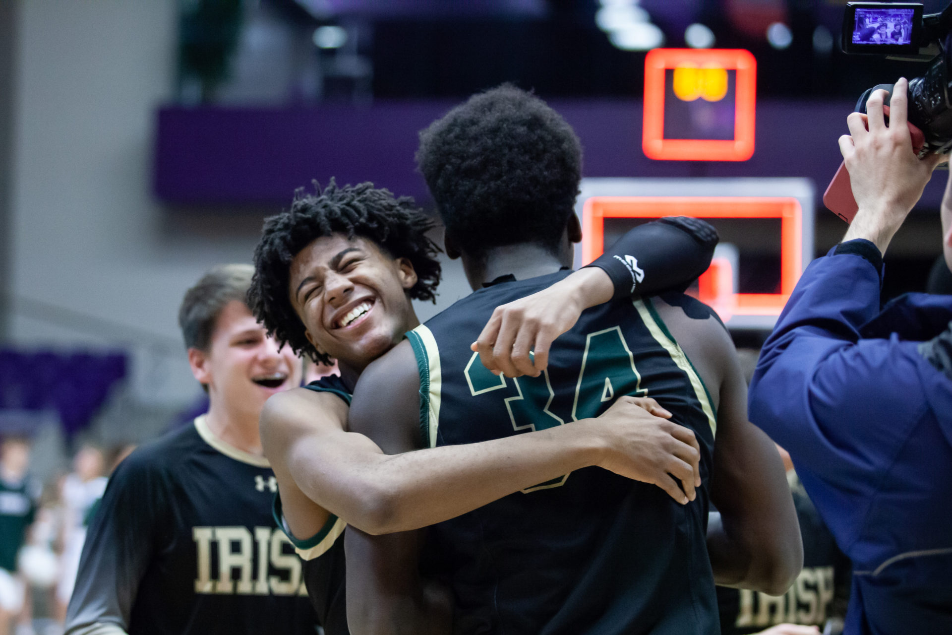 Fighting Irish hang on late; Knoxville Catholic wins first state