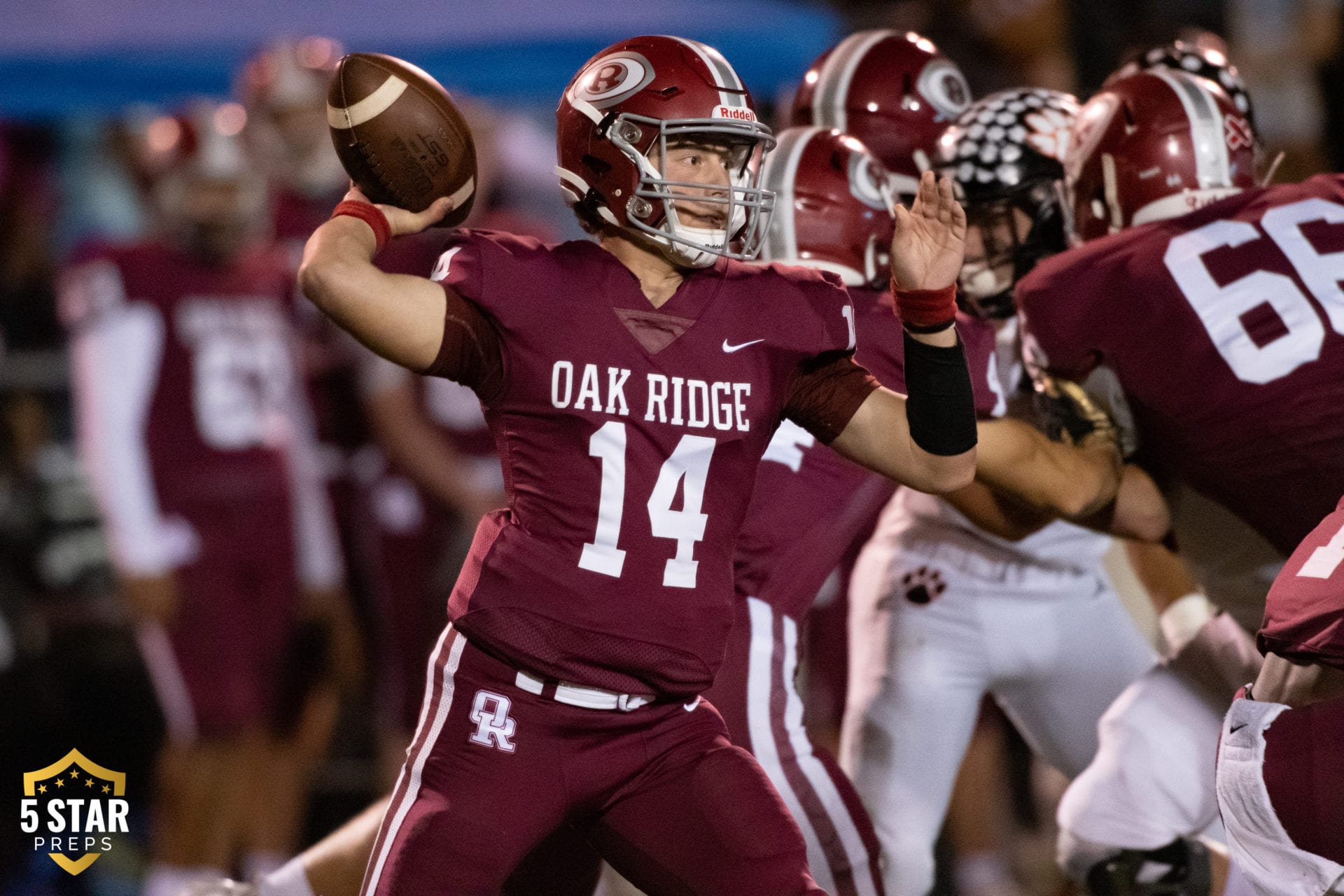 Oak Ridge football survives secondhalf rally by Powell; claims 2seed for 5A playoffs Five