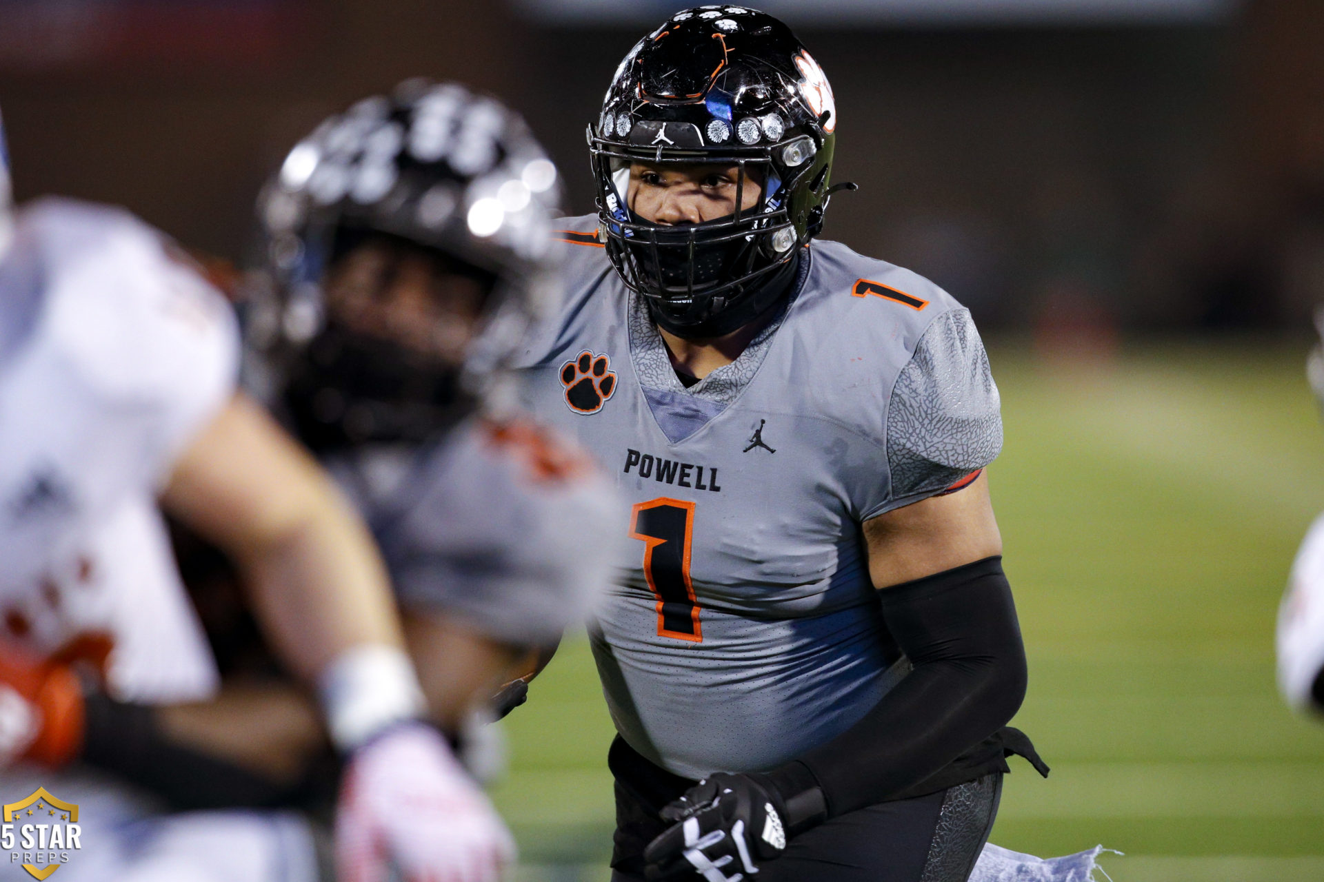 Walter Nolen: No. 1 defensive line football recruit plays at Powell